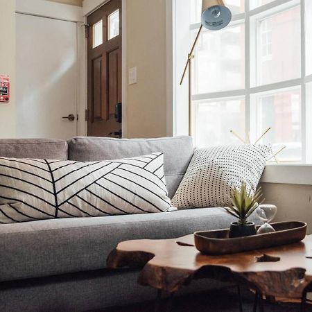 Renovated & Modern Home In Downtown Philly フィラデルフィア エクステリア 写真